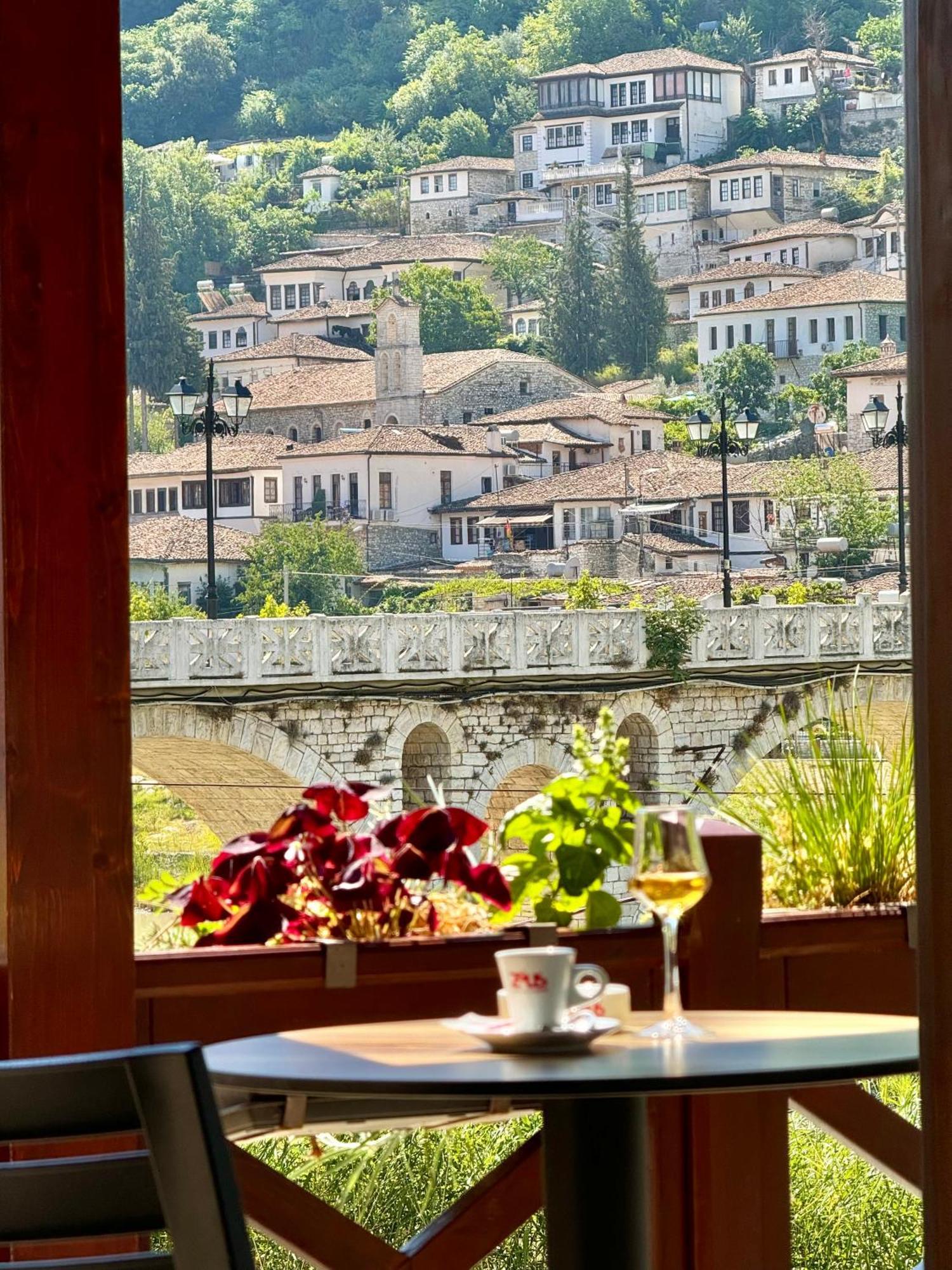 Bujtina Apsus * Berat